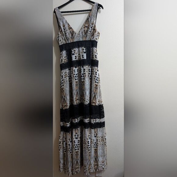 Stunning Bebe NWOT flowy maxi tired dress with lace details animal print… - Picture 6 of 17